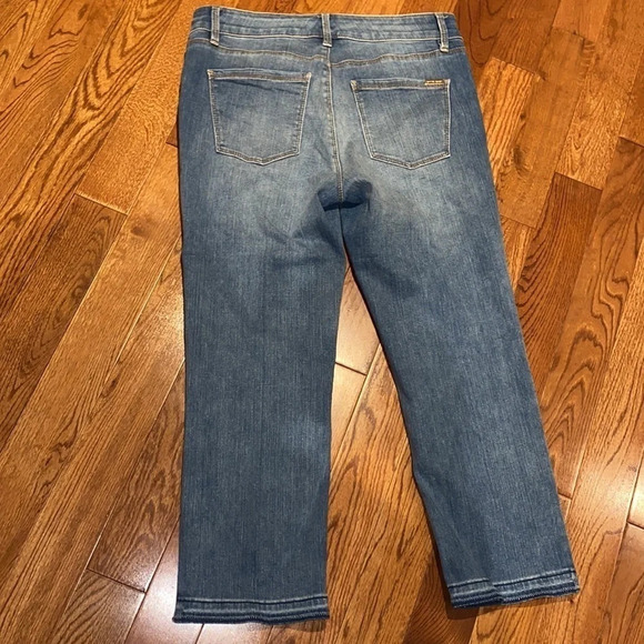 White House Black Market The flare cropped Jeans - Picture 4 of 16